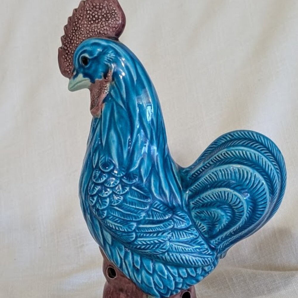 TWO VINTAGE CERAMIC ROOSTERS - Picture 2 of 6